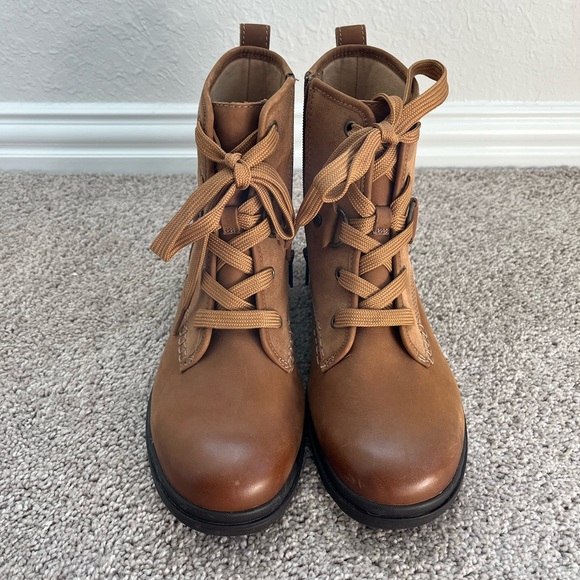 UGG Hapsburg Hiker Woman’s Boots - Picture 1 of 10